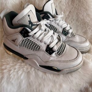 👟 Nike Air Jordan 4 Retro GS – White/Pine Green – Size 4Y